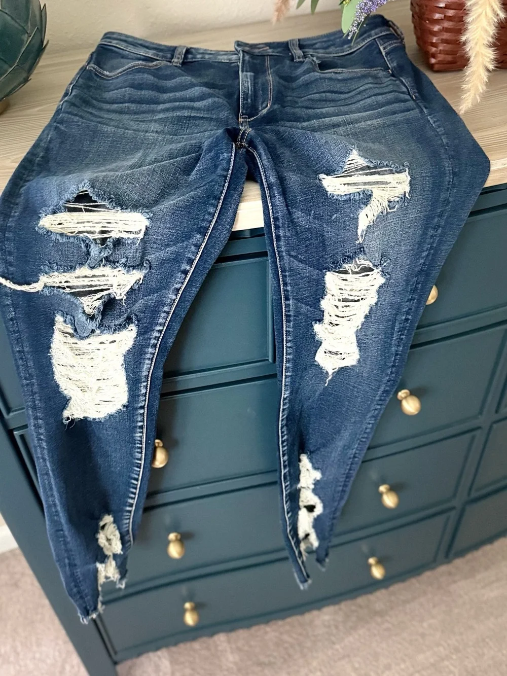 American Eagle Distressed Dark Blue Ripped Skinny Jeans size 12 Super Stretch